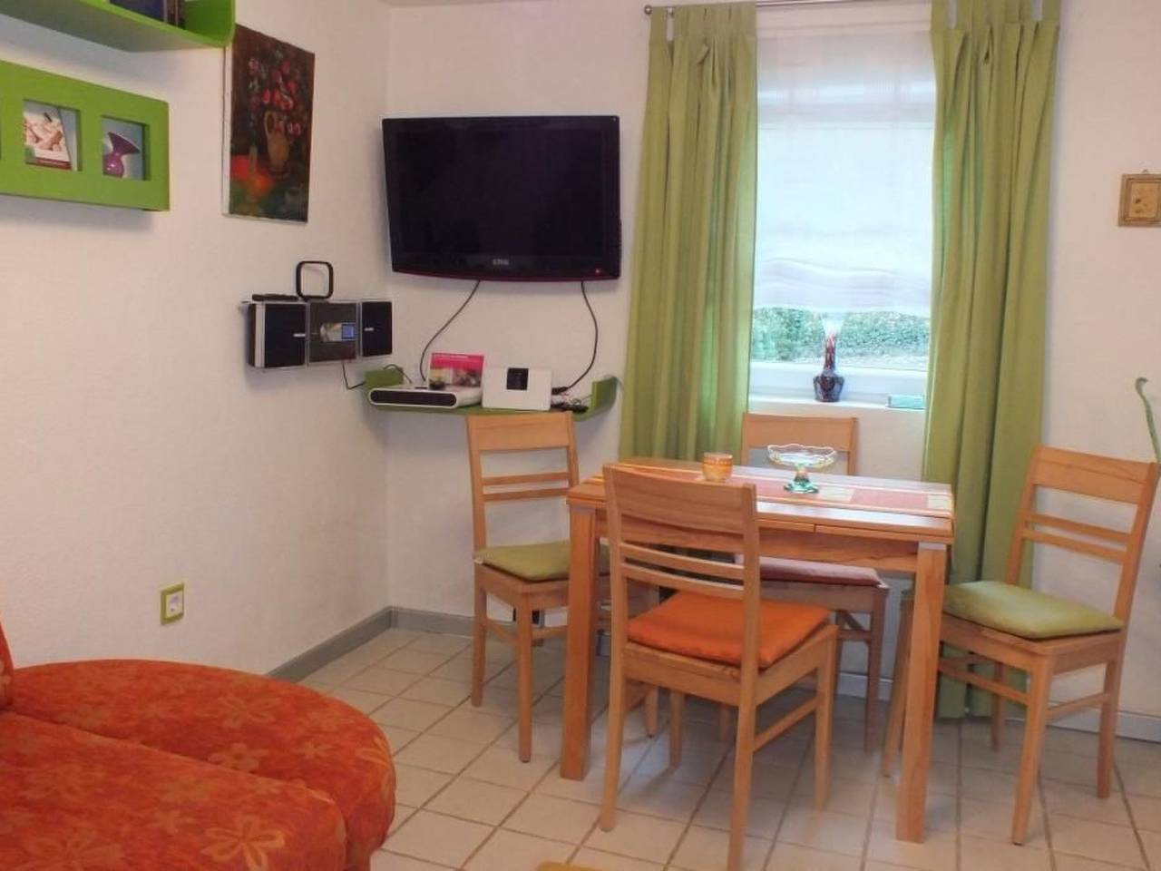 Komfortables Ferienhaus mit Garten und Parkplatz in unmittelbarer Nähe zum Stad in Landau (Isar), Ostbayern