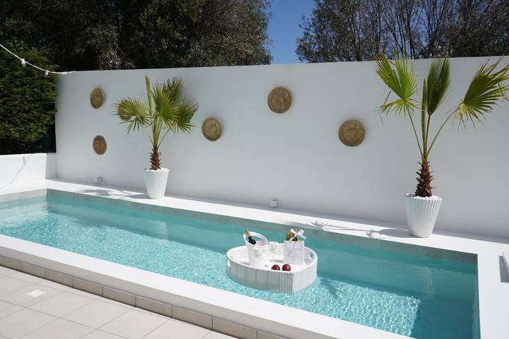 Ferienhaus für 8 Personen, mit Balkon und Whirlpool sowie Terrasse und Garten