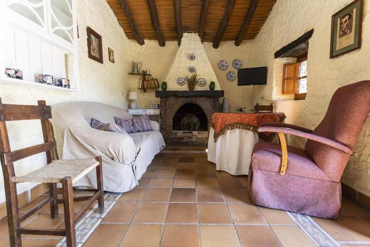 Casa rural para 2 personas, con terraza además de jardín y piscina, Se admiten mascotas en Sierra de Aracena y Picos de Aroche - 3