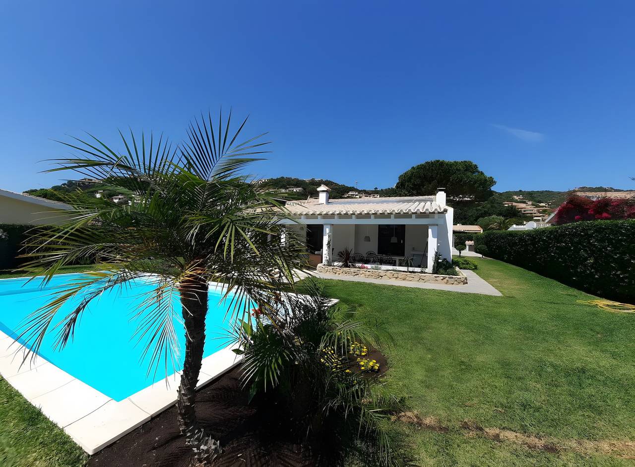 Villa 'Bua' con piscina privata, Wi-Fi e aria condizionata in Costa Rei, Muravera