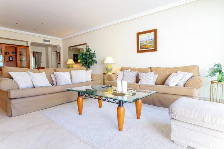 Appartement entier, Los Monteros Palm Beach - sea & pool views in Las Chapas, Marbella