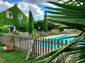 Gîte pour 15 personnes, avec piscine ainsi que terrasse et jardin à Suèvres