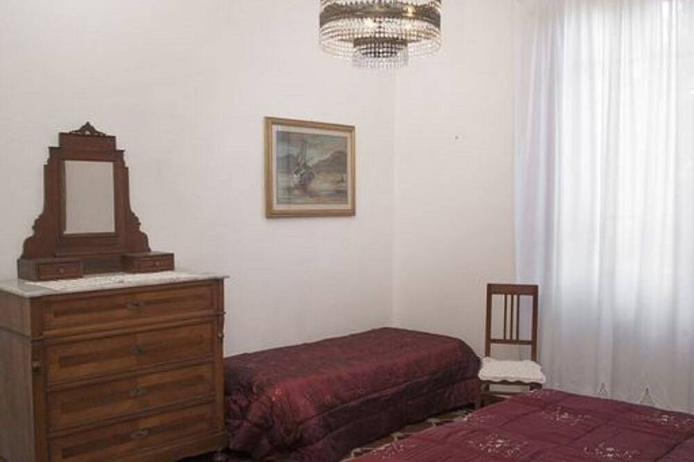 Casa Butterfly. Appartamento in Villa. Piscina in comune e grande parco in Torre del Lago Puccini, Viareggio