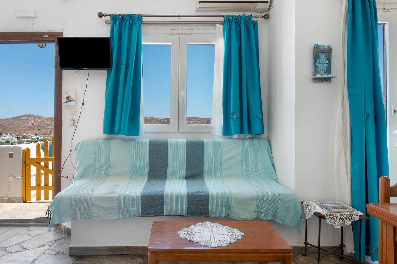 Ganzes Studio, Einzimmerapartment 'Agnadi' mit Meerblick, Balkon und Klimaanlage in Livadi, Kykladen