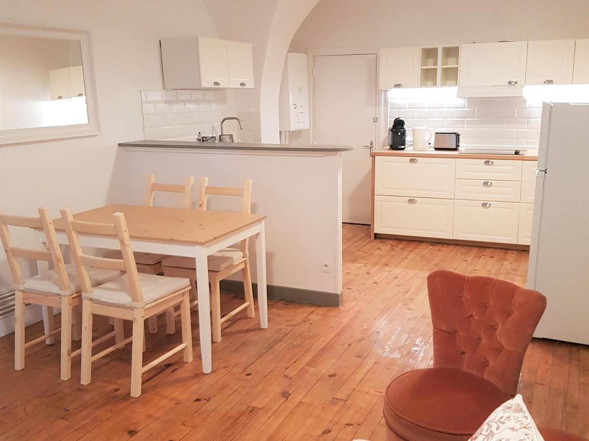 Appartement entier, Issoire centre, T2 « Bergère » avec parking in Issoire, Région de Besse-et-Saint-Anastaise