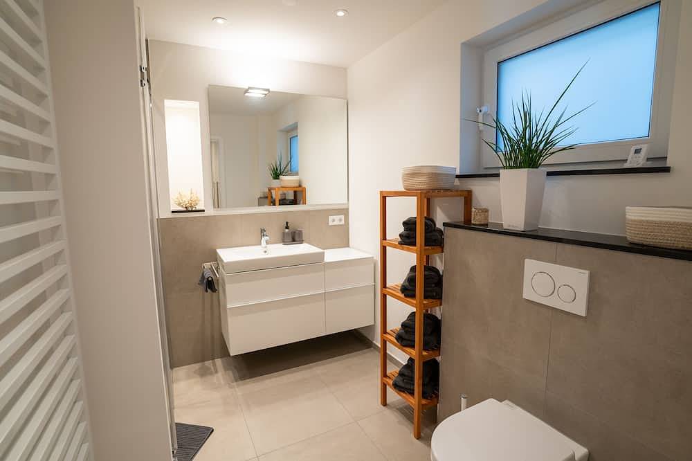 Apartamento entero, Neu Luxuswohnung in Waldrandlage Nähe Köln Messe! in Leverkusen, Condado del Monte