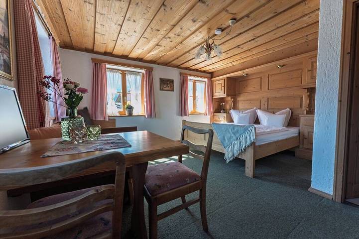 Ferienhaus für 45 Personen, mit Whirlpool und Sauna sowie Balkon und Garten am Chiemsee - 3