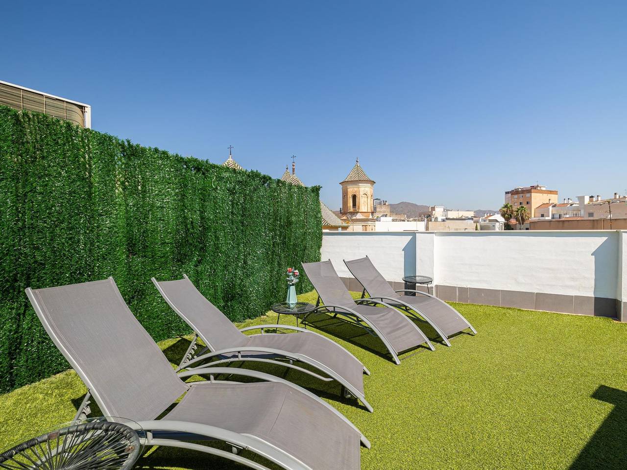 Apartamento vacacional entero, H2M Suites 2 dormitorios con terraza en azotea in Málaga Centro, Málaga