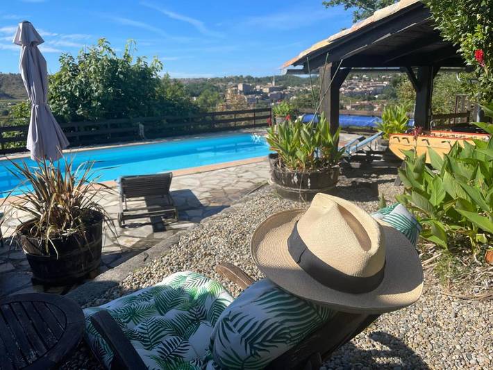 Maison d’hôte pour 2 personnes, avec Terrasse ainsi que Jardin et Piscine à Chassiers