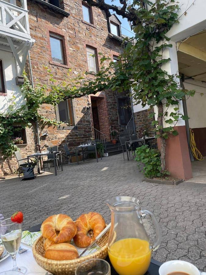 Single Room with Private Bathroom in Burg Eltz, Hatzenport