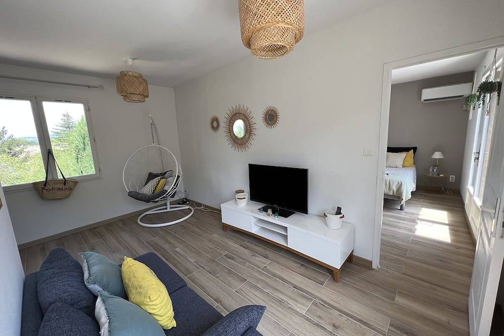 Villa de 300 m² au coeur du Luberon au calme sans vis à vis, 5 chambres in Maubec, Parc naturel régional du Luberon