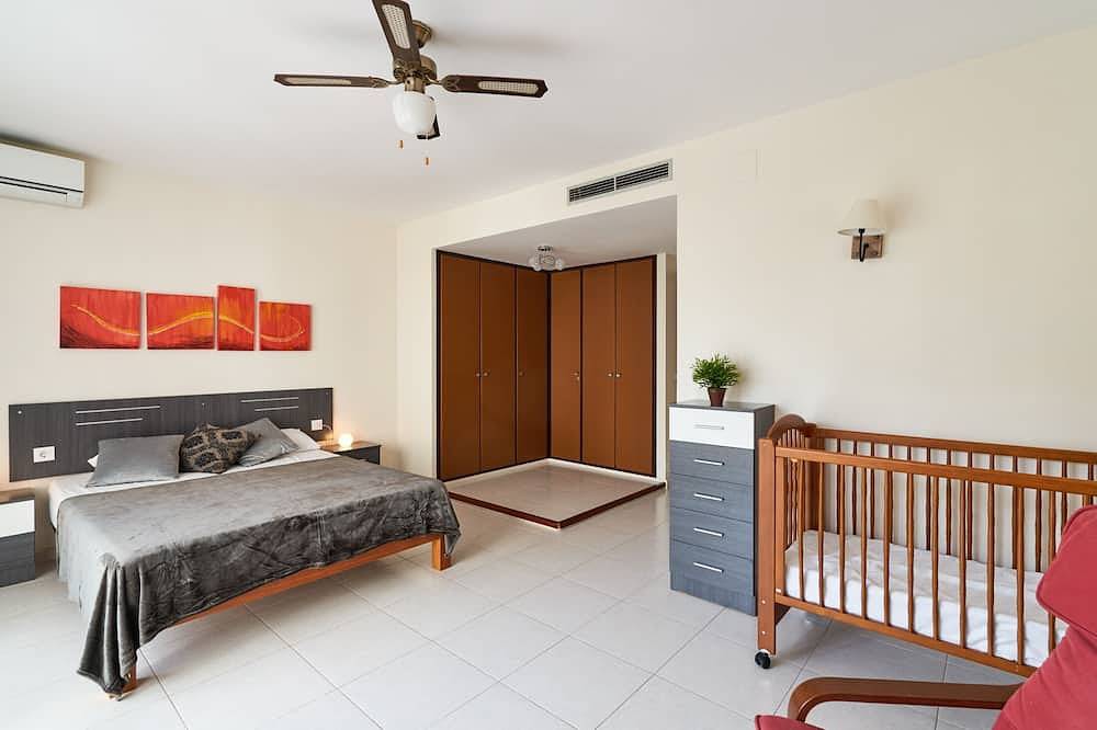 Beautiful and spacious house in the center 50 meters from the beach in Calella, Costa del Maresme