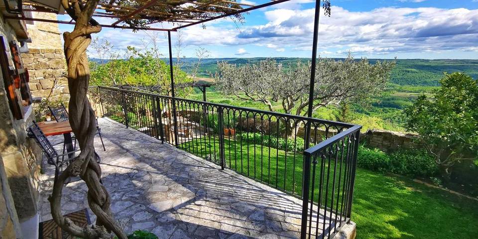 Ferienwohnung für 2 Personen, mit Balkon und Ausblick sowie Garten