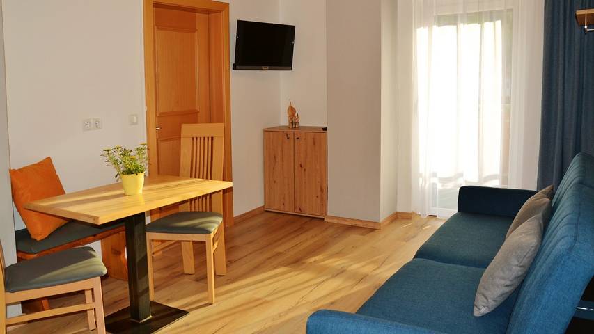 Hel lejlighed, Apartment 'Residence Sonnegg  5' with Mountain View, Shared Pool and Wi-Fi in Völlan, Lana