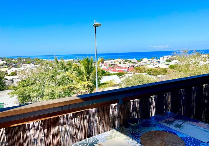 Gîte pour 2 personnes, avec balcon et jardin sur l' Île de la Réunion - 2