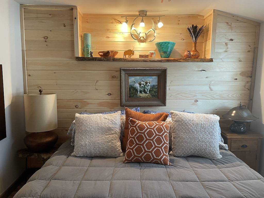 Bluebird Cottage on Silver Lake near Letchworth State Park Entrance in Wyoming County