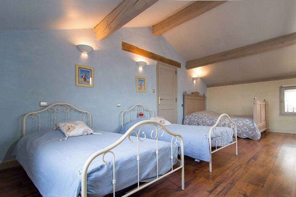 \"Au Couchant\" beau gîte avec piscine privée prés d'un village médiéval in Caylus, Quercy