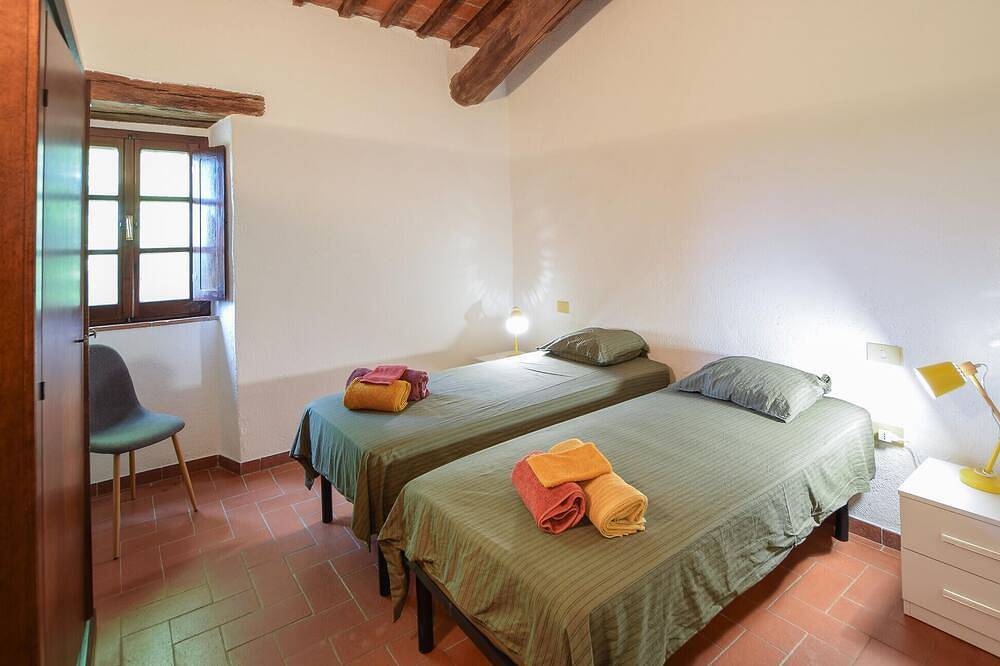 Entire apartment, Lovely apartment in Passignano sul Trasime with outdoor swimming pool in Passignano sul Trasimeno, Lake Trasimeno