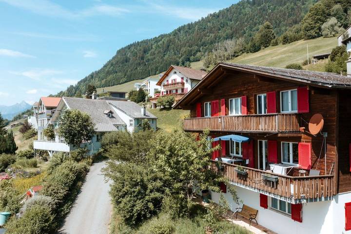 Vakantiewoning voor 5 personen, with Balkon and Terras as well as Uitzicht in Oost-Zwitserland