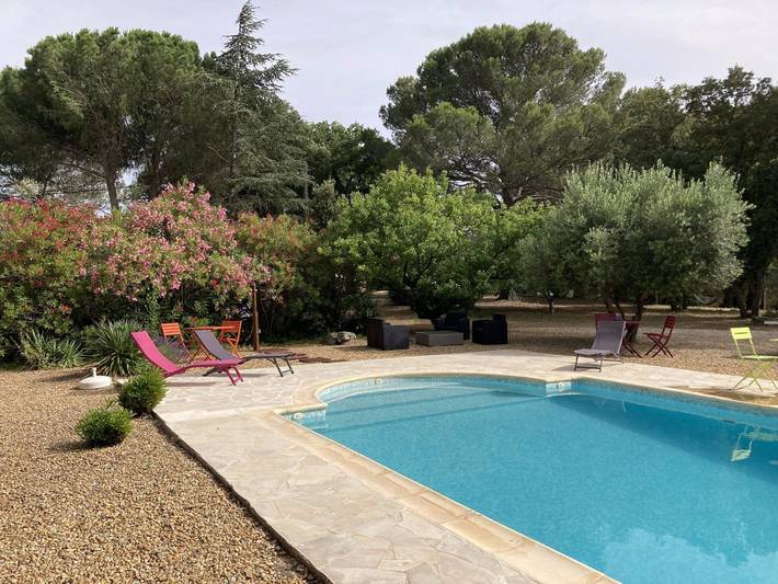 Cottage pour 2 personnes, avec terrasse ainsi que piscine et jardin à Pignan