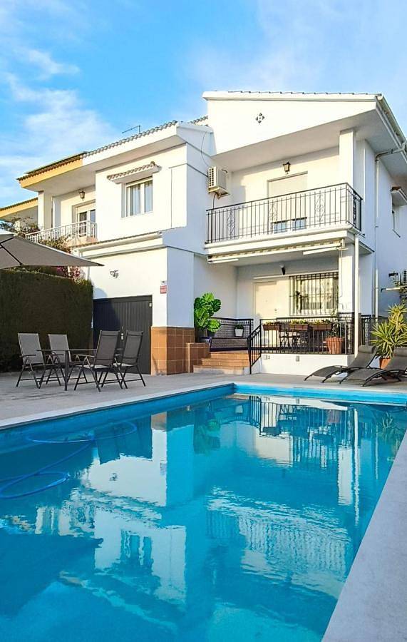 Casa de vacaciones para 8 personas, con jardín además de vistas y piscina, Se admiten mascotas - 1
