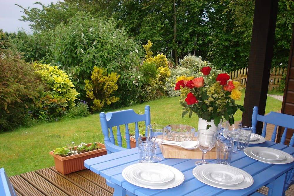 Hideaway Pine Cabin With Great Sea Views In Peaceful Location in Boscastle, Pentire Point - Widemouth