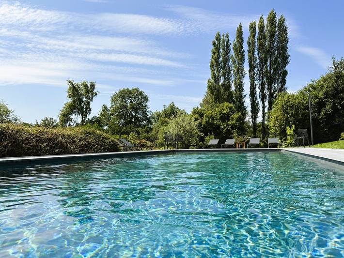 Gîte pour 2 personnes, avec Jacuzzi et Terrasse ainsi que Jardin et Piscine dans le Calvados