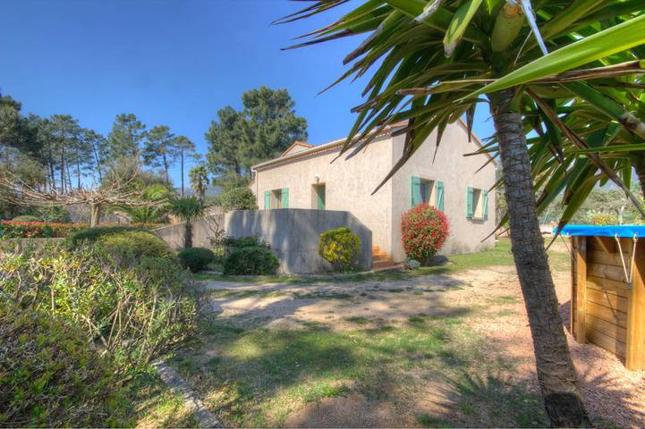 Gîte pour 6 personnes, avec Terrasse et Jardin ainsi que Piscine et Vue à San-Gavino-di-Carbini