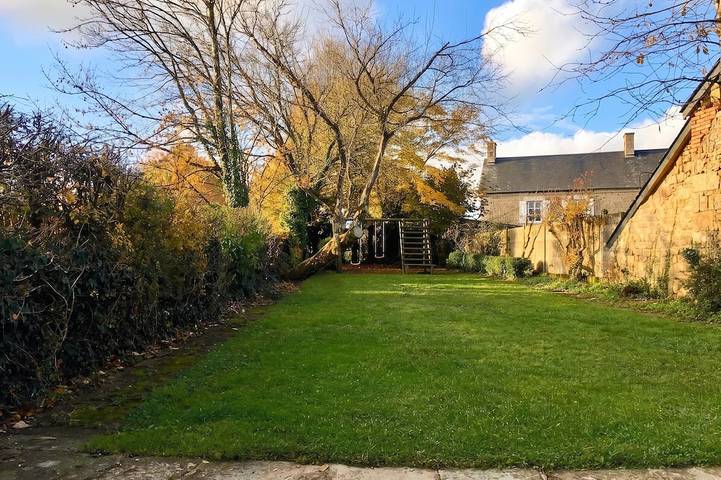 Location de vacances pour 15 personnes, avec Terrasse et Jardin à Carrouges