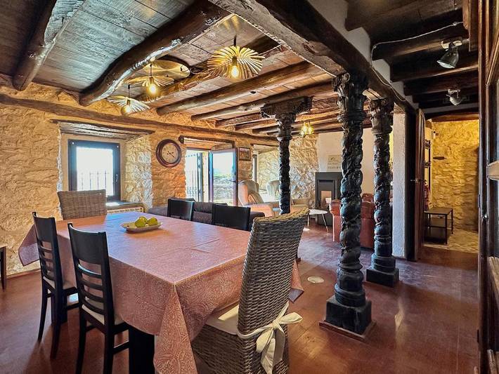 Casa rural para 8 personas, con Terraza además de Jardín y Vistas en La Horra