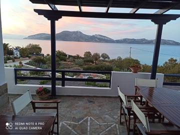 Gîte pour 2 personnes, avec balcon ainsi que jardin et jacuzzi dans Koufonisia