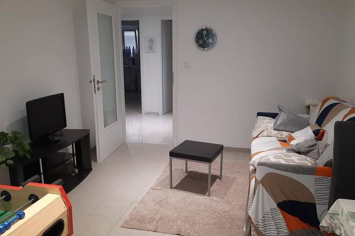 Appartement entier, Appartement F3  situé au sous-sol d'une maison individuelle, in Saint-Louis, Région de Mulhouse