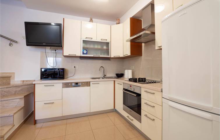 Appartement confortable d'une chambre, à 1,5 km de la plage, Wi-Fi et climatisation inclus in Split, Split-Dalmatie