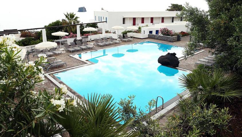 Hôtel pour 2 personnes, avec bassin pour enfant et piscine ainsi que jardin et vue, adapté aux familles dans Stromboli