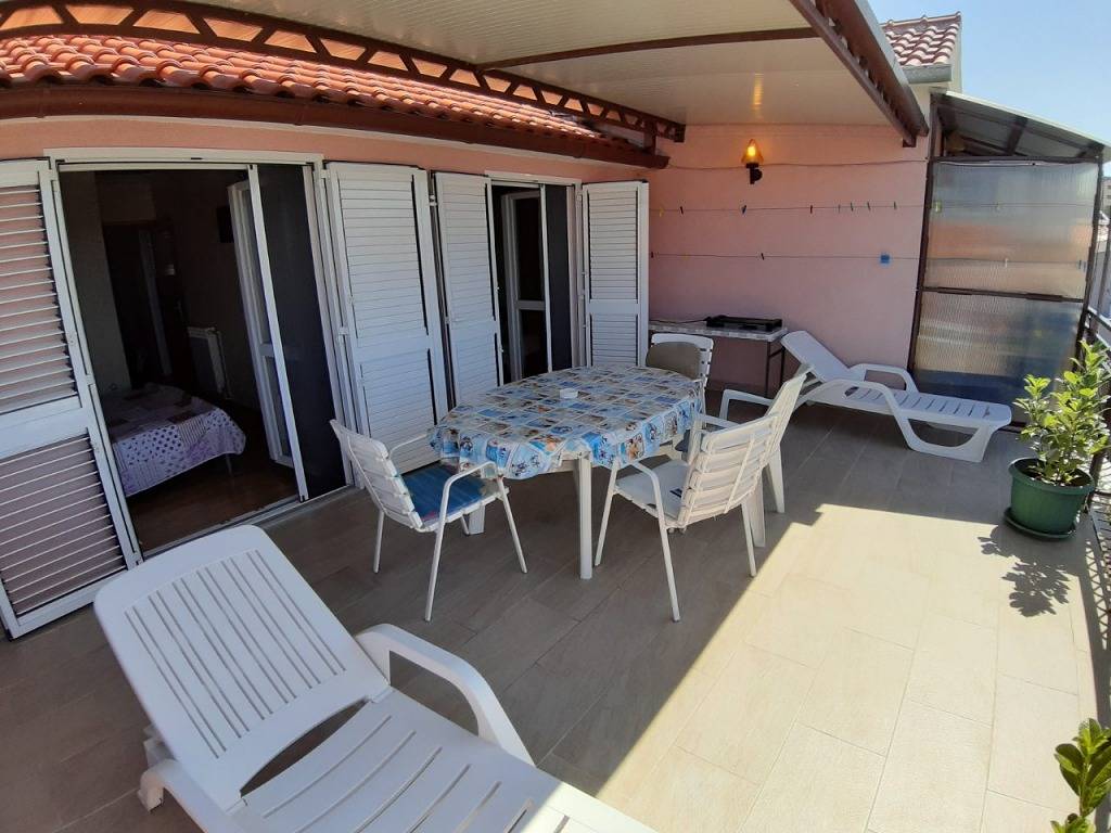 Ganze Wohnung, Ferienwohnung in Brodarica mit Meerblick, Terrasse, Klimaanlage, W-Lan (3814-1) in Sibenik, Šibenik-Knin
