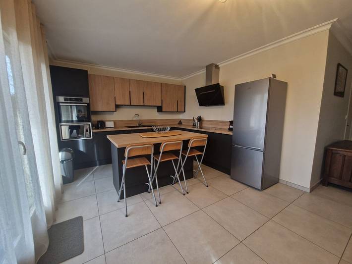 Ganze Wohnung, Moderner Komfort mit Pool und Garten, Nähe See in Menthon-Saint-Bernard, Annecy und Umgebung