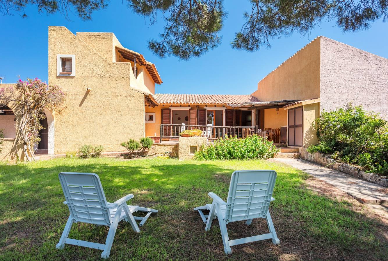 Maison de vacances située au calme, avec vue sur la mer, jardin et terrasse. in Baja Sardinia, Arzachena