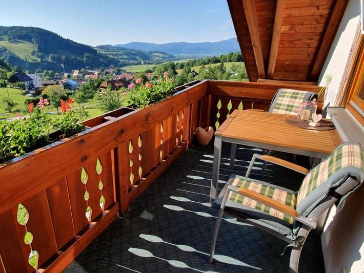 Gîte pour 4 personnes, avec piscine et jardin ainsi que vue et sauna à Oberried