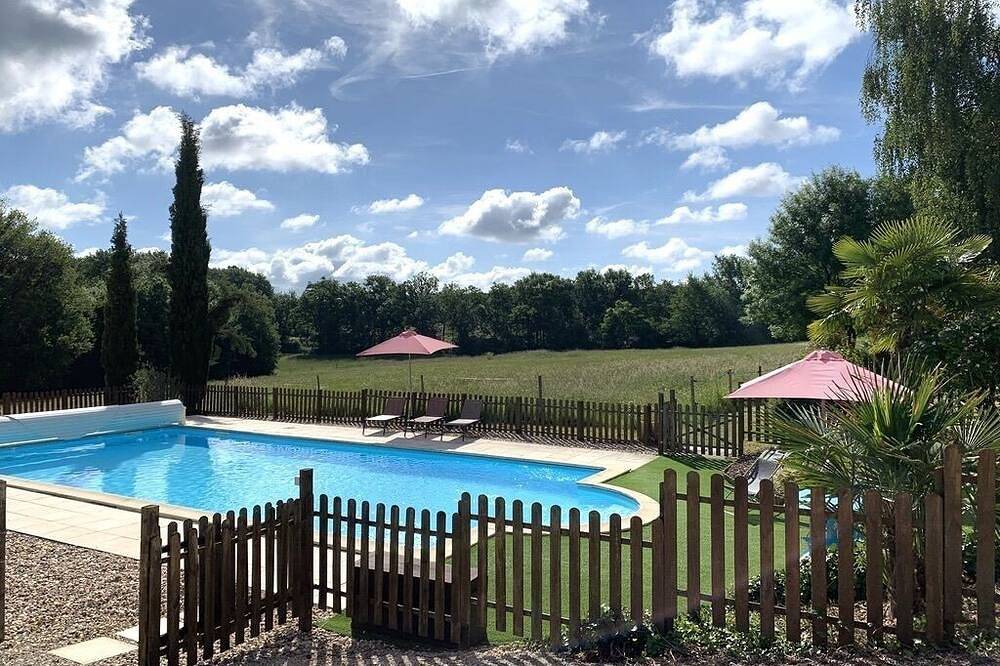 Gîte Nature: Piscina privada-Aire acondicionado-Juegos-Caballos-5hectáreas-Haras in Coutras, Región de Libourne