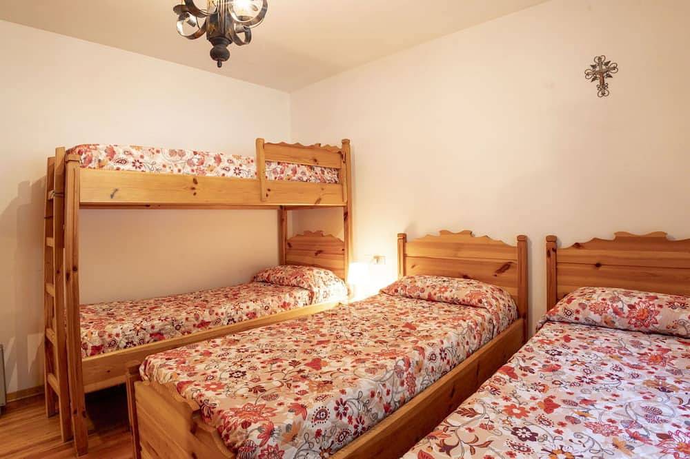 Appartamento intero, Incantevole appartamento per 6 ospiti con Wifi, Tv, terrazza e parcheggio in Campodolcino (Borgo), Campodolcino
