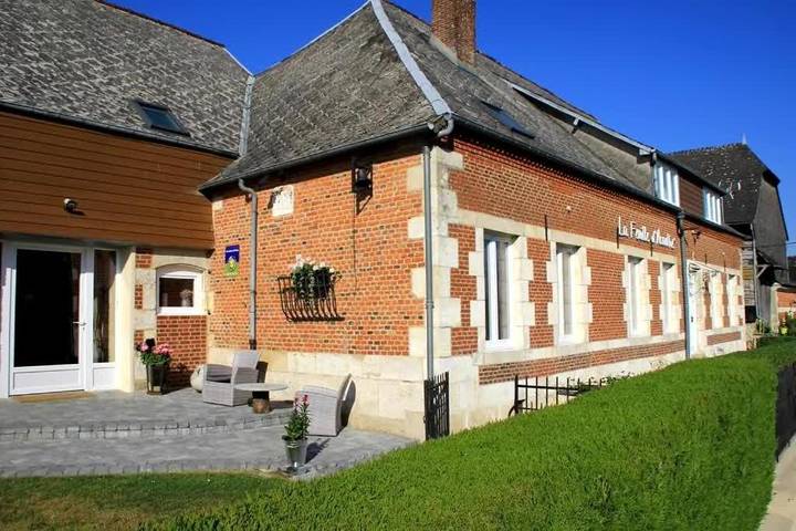 Gîte pour 16 personnes, avec jacuzzi ainsi que piscine et jardin dans Bucilly