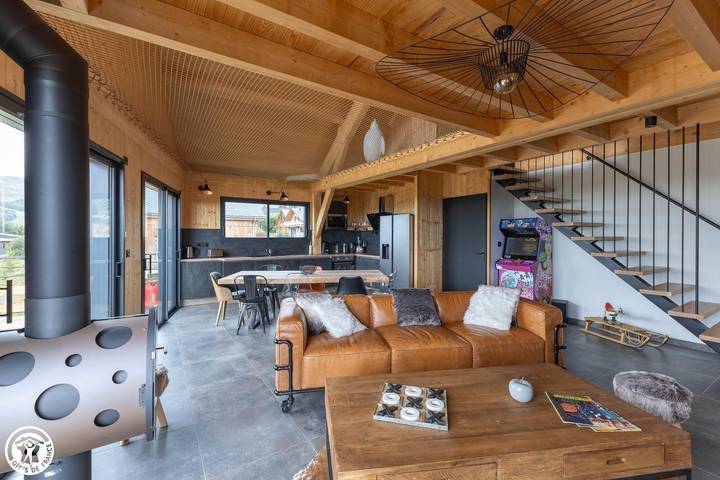 Gîte pour 8 personnes, avec Jacuzzi ainsi que Terrasse et Jardin dans Super Besse