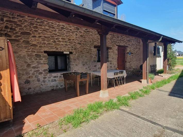 Casa de vacaciones para 6 personas, con piscina y jardín, Se admiten mascotas en El Bierzo - 2