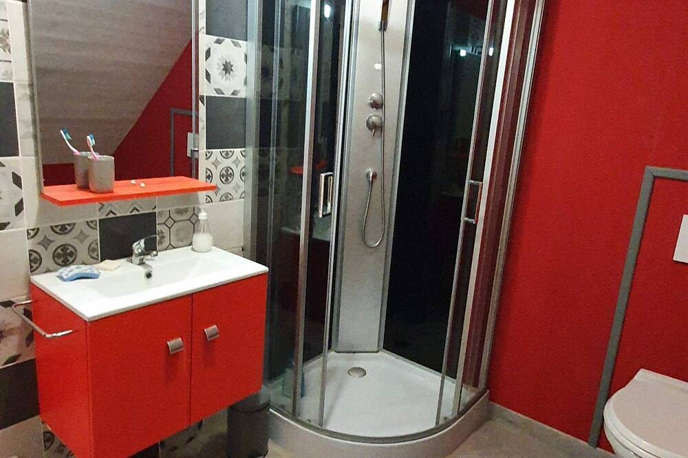 Room with private bathroom in country house in Serley, Louhans region