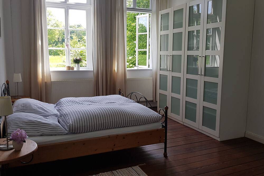 Romantisches Anwesen in Alleinlage, Wellnessoase, Fahrräder in Jade, Wesermarsch