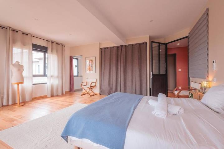 Location de vacances pour 8 personnes, avec terrasse et piscine dans Saint-Étienne-sur-Chalaronne - 4