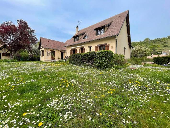Location de vacances pour 4 personnes, avec Terrasse ainsi que Jardin et Vue à Sainte-Geneviève-lès-Gasny