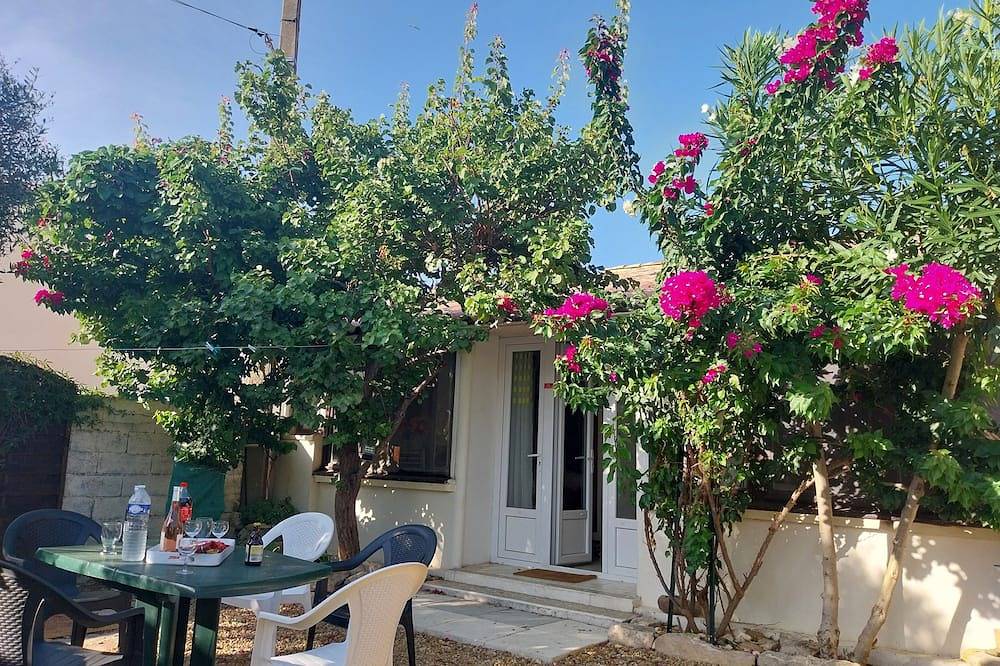 Casa con aire acondicionado, bien equipada, terraza, jacuzzi, jardín tranquilo, cerca de todo. in Le Grau-du-Roi, Côte d'Améthyste