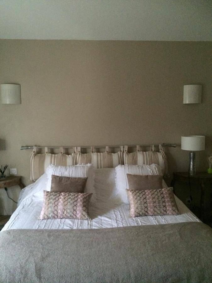 Location de vacances pour 2 personnes, avec vue et terrasse ainsi que piscine et jardin à Vacquières - 2