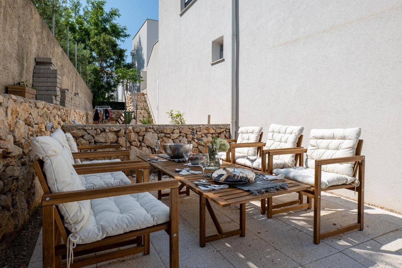 Ganze Wohnung, Three-Bedroom Apartment in Šimuni, Pag